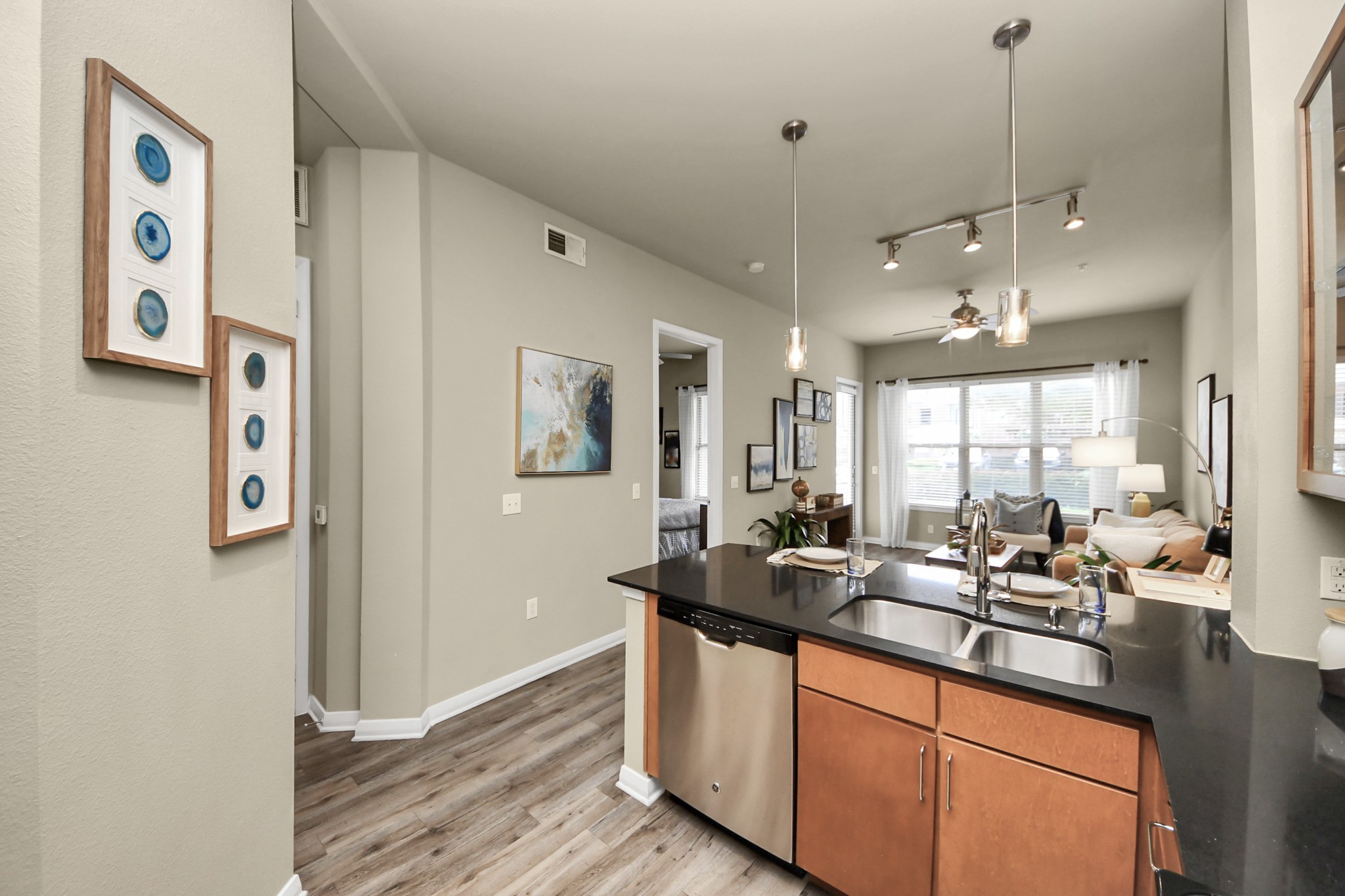 5455 Richmond Avenue, Unit 4086 Houston, TX 77056 - Photo 36 of 50 a kitchen with sink and refrigerator
