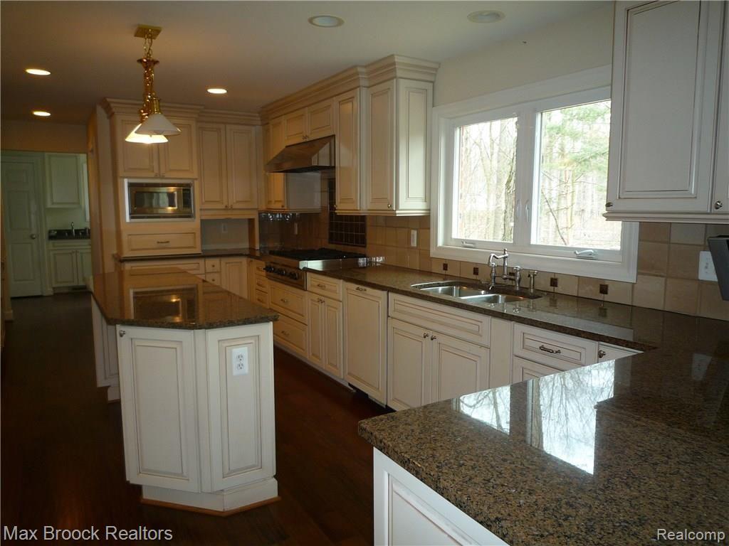 31442 Lost Hollow Road Franklin, MI 48025 - Photo 10 of 35 09.JPG