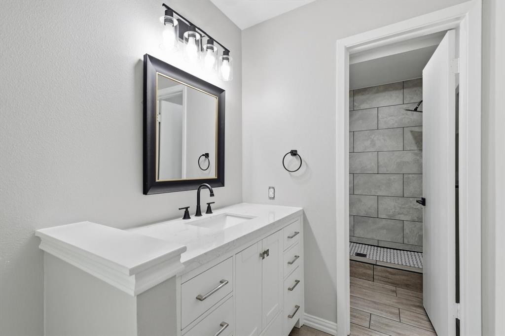 607 Jupiter Drive Denton, TX 76209 - Photo 17 of 25 Primary bathroom