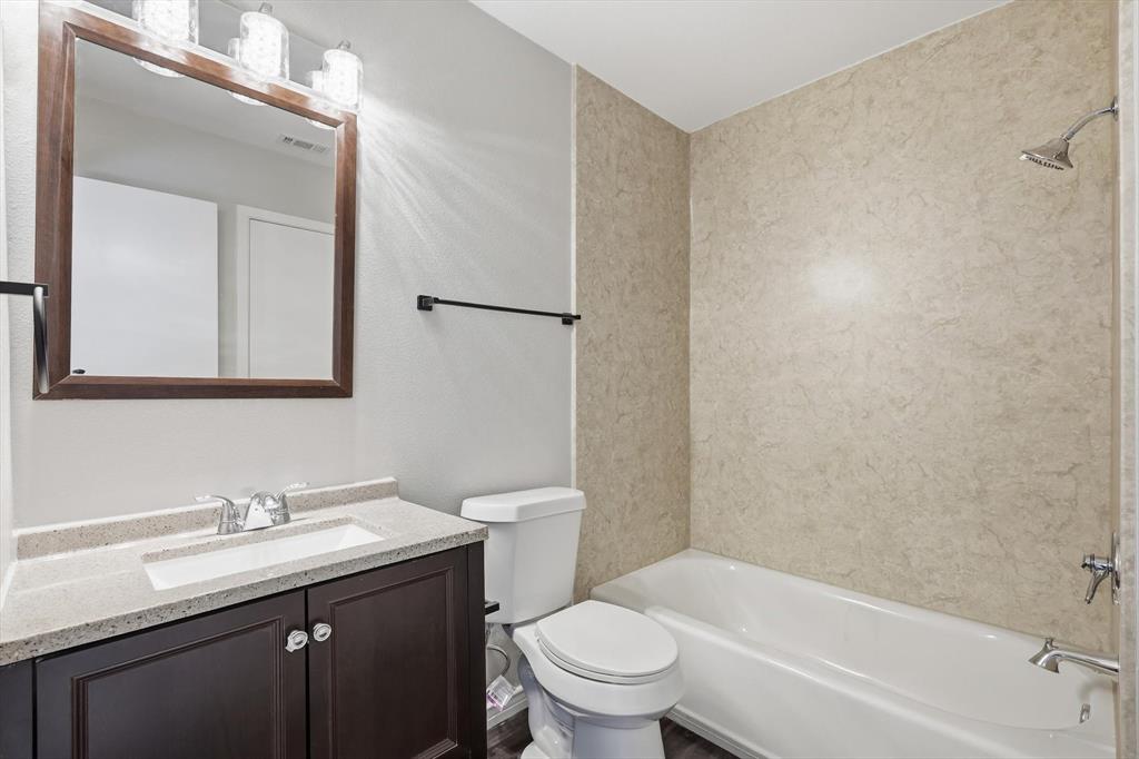 607 Jupiter Drive Denton, TX 76209 - Photo 20 of 25 Secondary bathroom