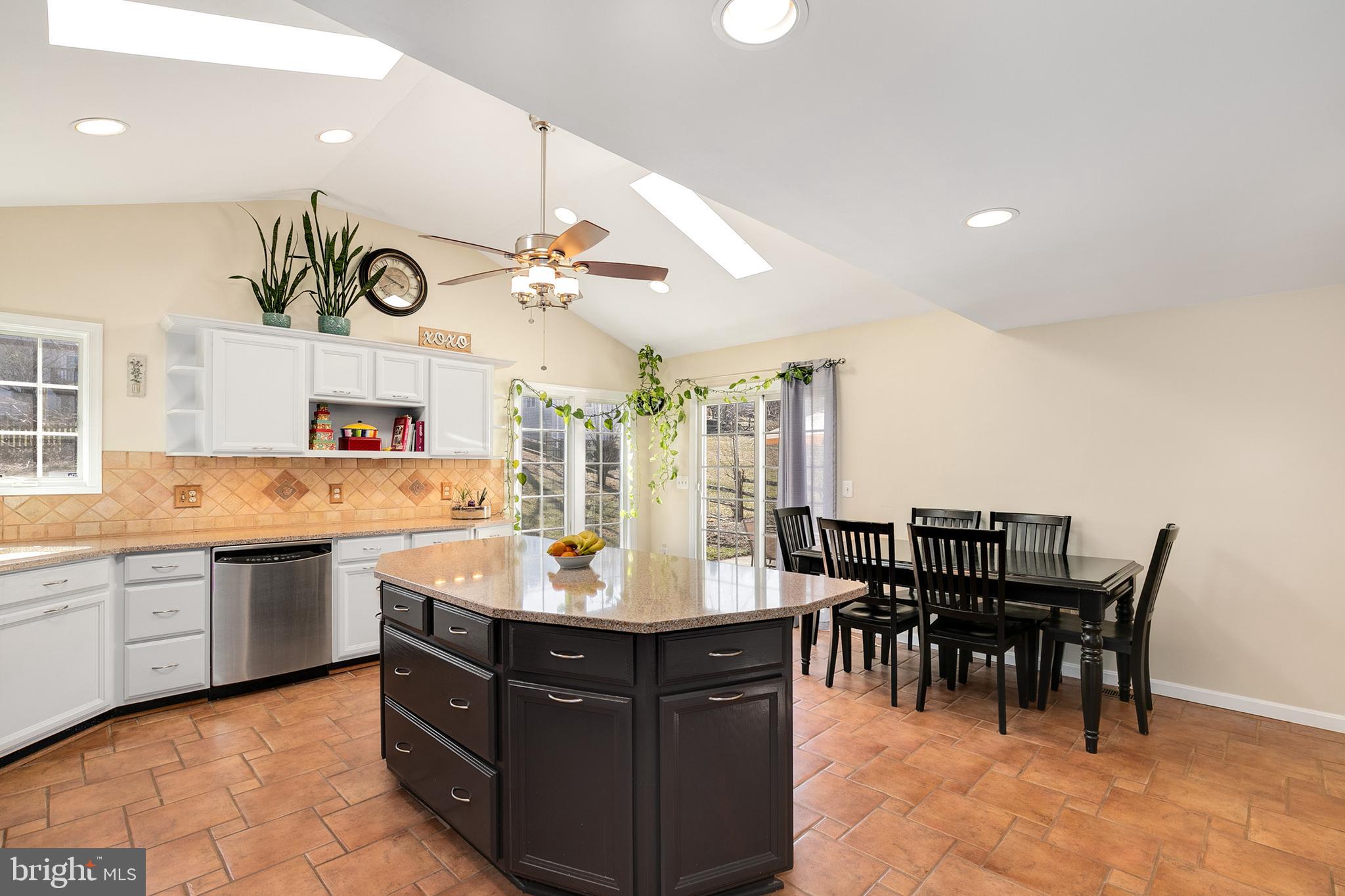 10432 Carlyn Ridge Road Damascus, MD 20872 - Photo 7 of 28 Gallery Image 7