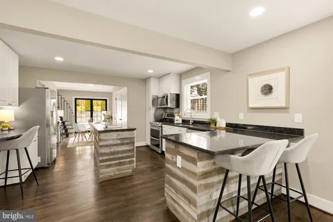 $799,900 | 4000 Roberts Road, Fairfax, VA 22032
