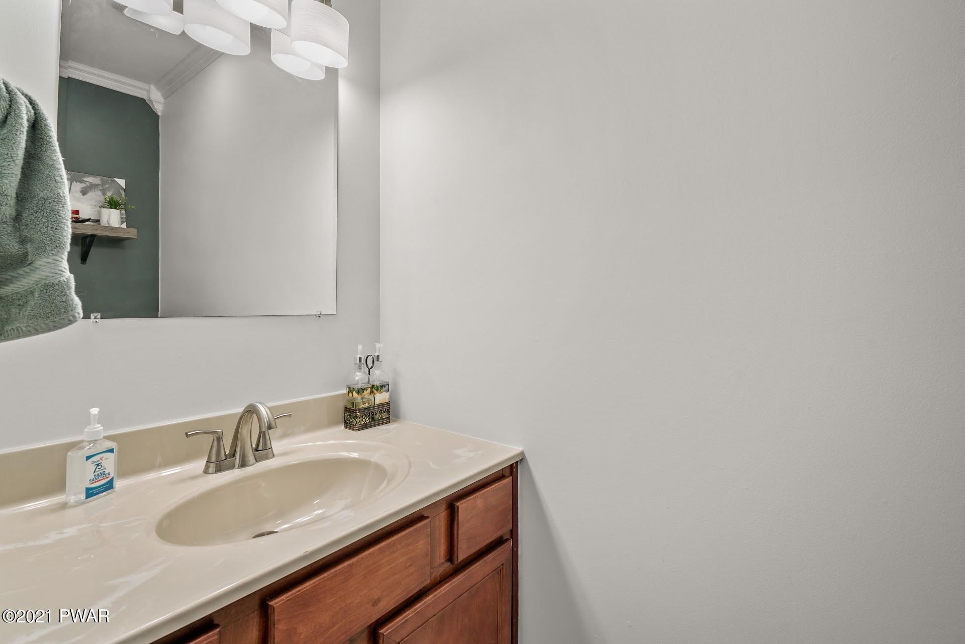 137 Lewis Road Milford, PA 18337 - Photo 19 of 36 Half Bath