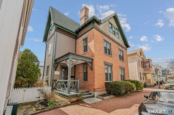 $399,900 | 20 Starr Street, New London, CT 06320