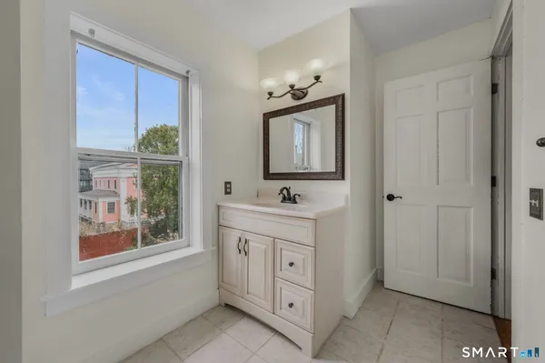 $399,900 | 20 Starr Street, New London, CT 06320