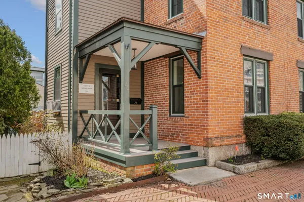 $399,900 | 20 Starr Street, New London, CT 06320