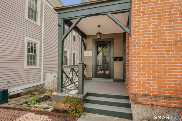 $399,900 | 20 Starr Street, New London, CT 06320