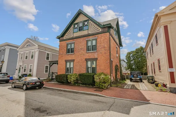 $399,900 | 20 Starr Street, New London, CT 06320