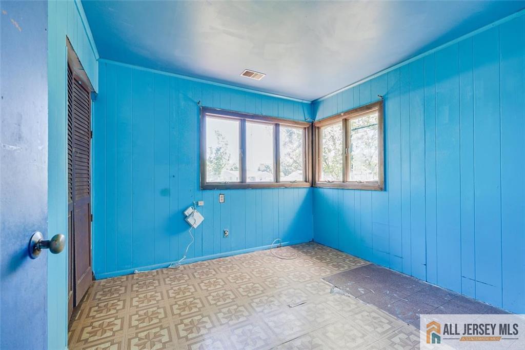 3 Forrestal Road Kendall Park, NJ 08824 - Photo 11 of 19