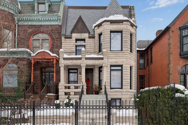 $1,299,900 | 515 East Oakwood Boulevard, Chicago, IL 60653