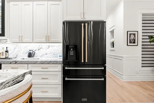 $1,299,900 | 515 East Oakwood Boulevard, Chicago, IL 60653