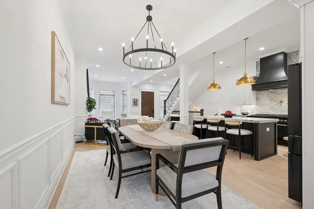 $1,299,900 | 515 East Oakwood Boulevard, Chicago, IL 60653