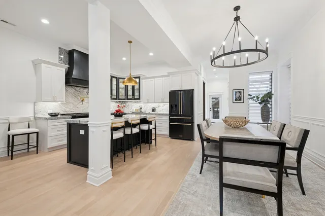 $1,299,900 | 515 East Oakwood Boulevard, Chicago, IL 60653