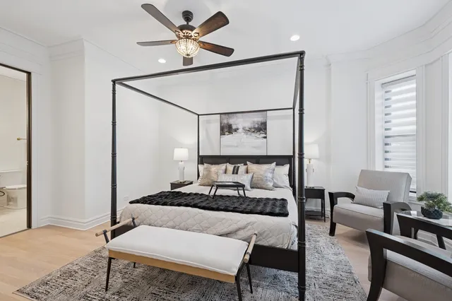 $1,299,900 | 515 East Oakwood Boulevard, Chicago, IL 60653