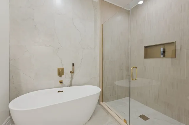 $1,299,900 | 515 East Oakwood Boulevard, Chicago, IL 60653