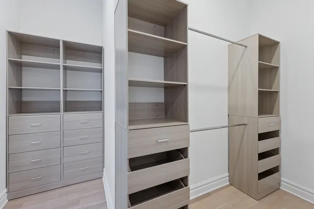 $1,299,900 | 515 East Oakwood Boulevard, Chicago, IL 60653