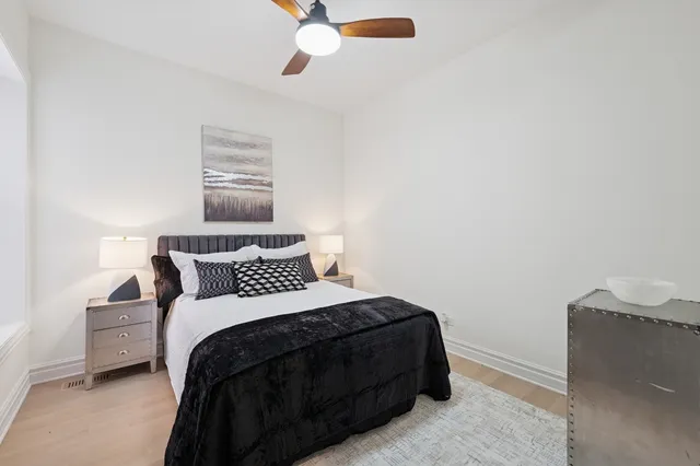 $1,299,900 | 515 East Oakwood Boulevard, Chicago, IL 60653