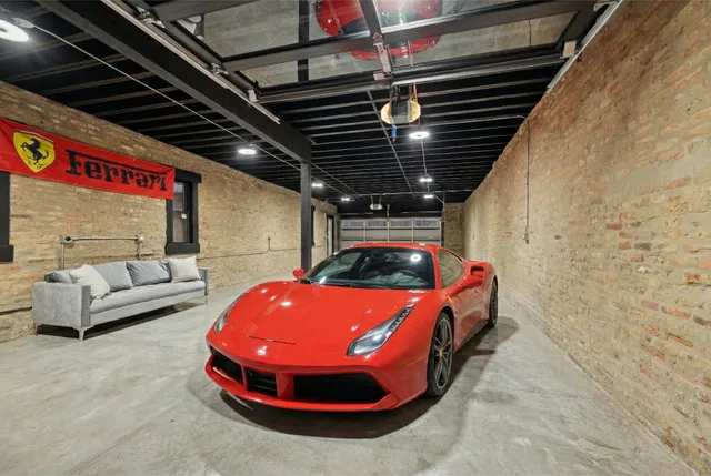 $1,299,900 | 515 East Oakwood Boulevard, Chicago, IL 60653