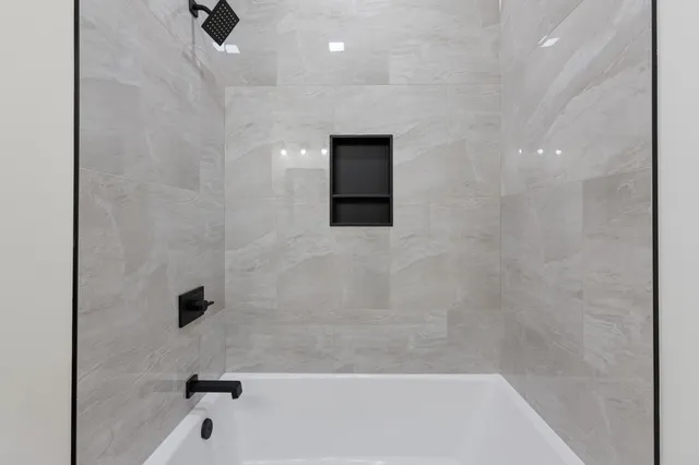 $1,299,900 | 515 East Oakwood Boulevard, Chicago, IL 60653