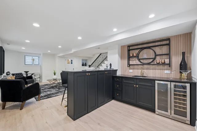 $1,299,900 | 515 East Oakwood Boulevard, Chicago, IL 60653