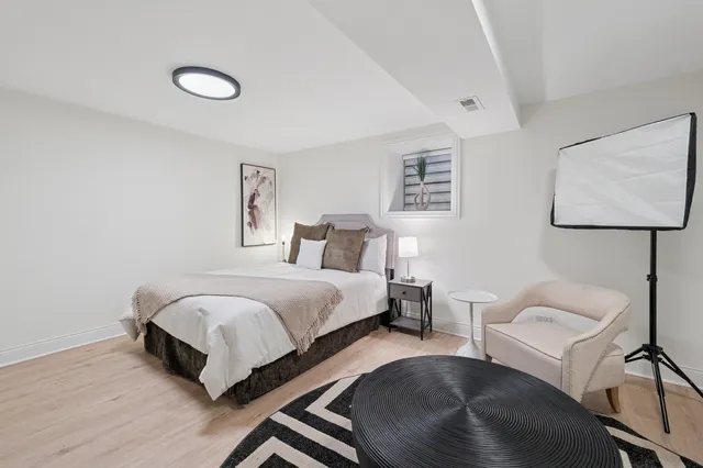 $1,299,900 | 515 East Oakwood Boulevard, Chicago, IL 60653