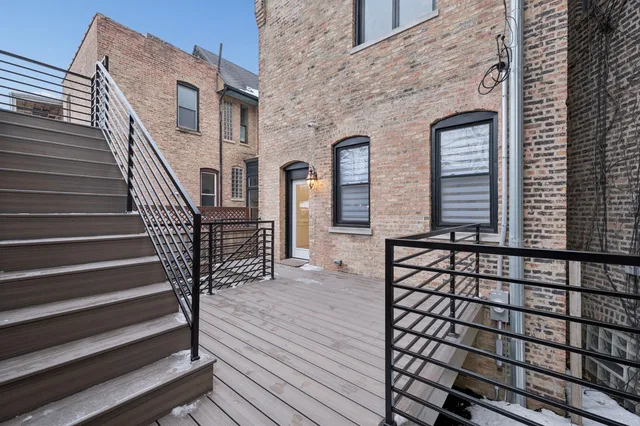 $1,299,900 | 515 East Oakwood Boulevard, Chicago, IL 60653