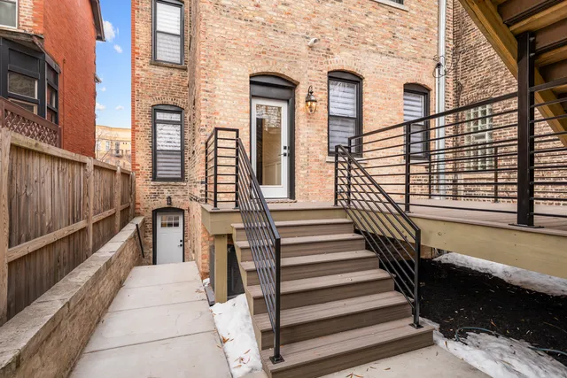 $1,299,900 | 515 East Oakwood Boulevard, Chicago, IL 60653