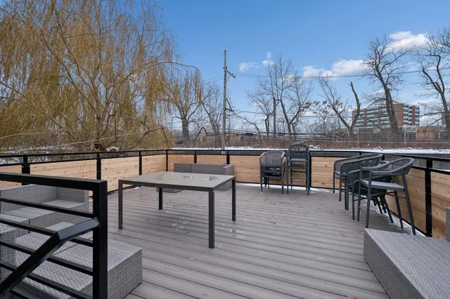 $1,299,900 | 515 East Oakwood Boulevard, Chicago, IL 60653