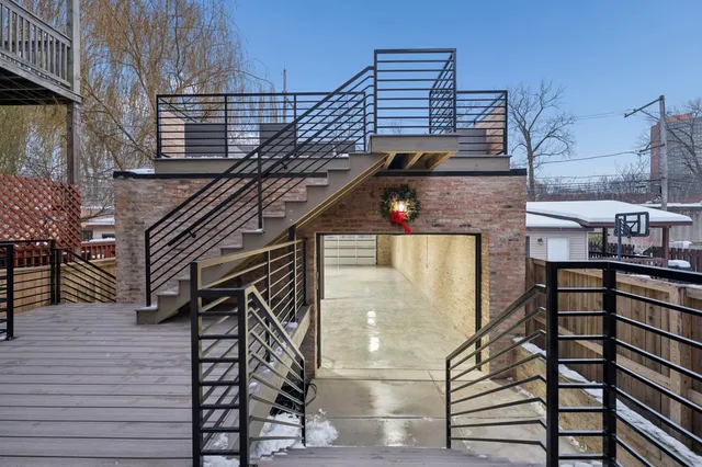 $1,299,900 | 515 East Oakwood Boulevard, Chicago, IL 60653