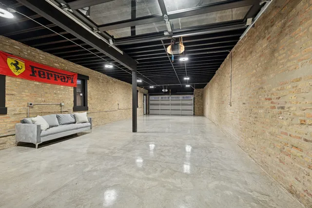 $1,299,900 | 515 East Oakwood Boulevard, Chicago, IL 60653