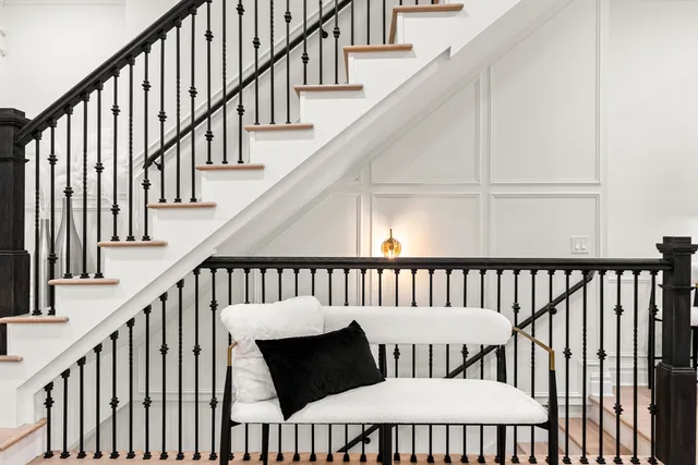 $1,299,900 | 515 East Oakwood Boulevard, Chicago, IL 60653