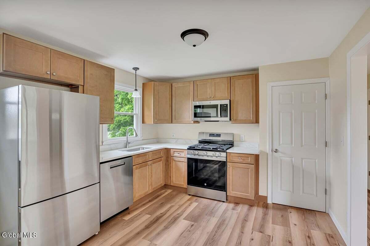 126 Guideboard Road Halfmoon, NY 12188 - Photo 11 of 36 P2011627