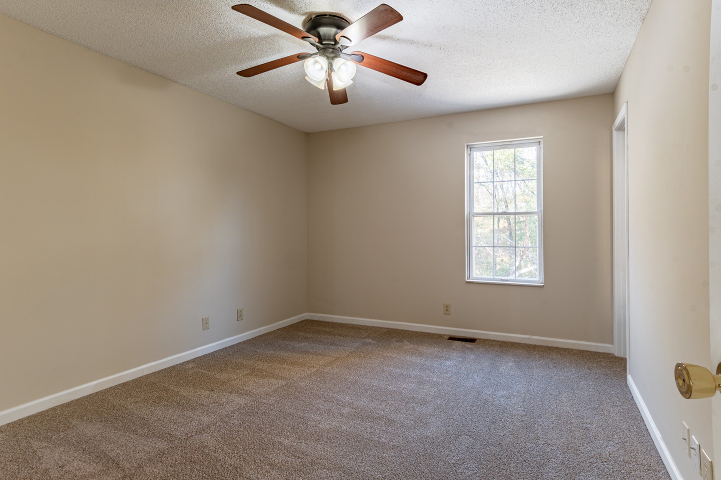 425 McMurry Road Clarksville, TN 37042 - Photo 8 of 16 Gallery Image 8