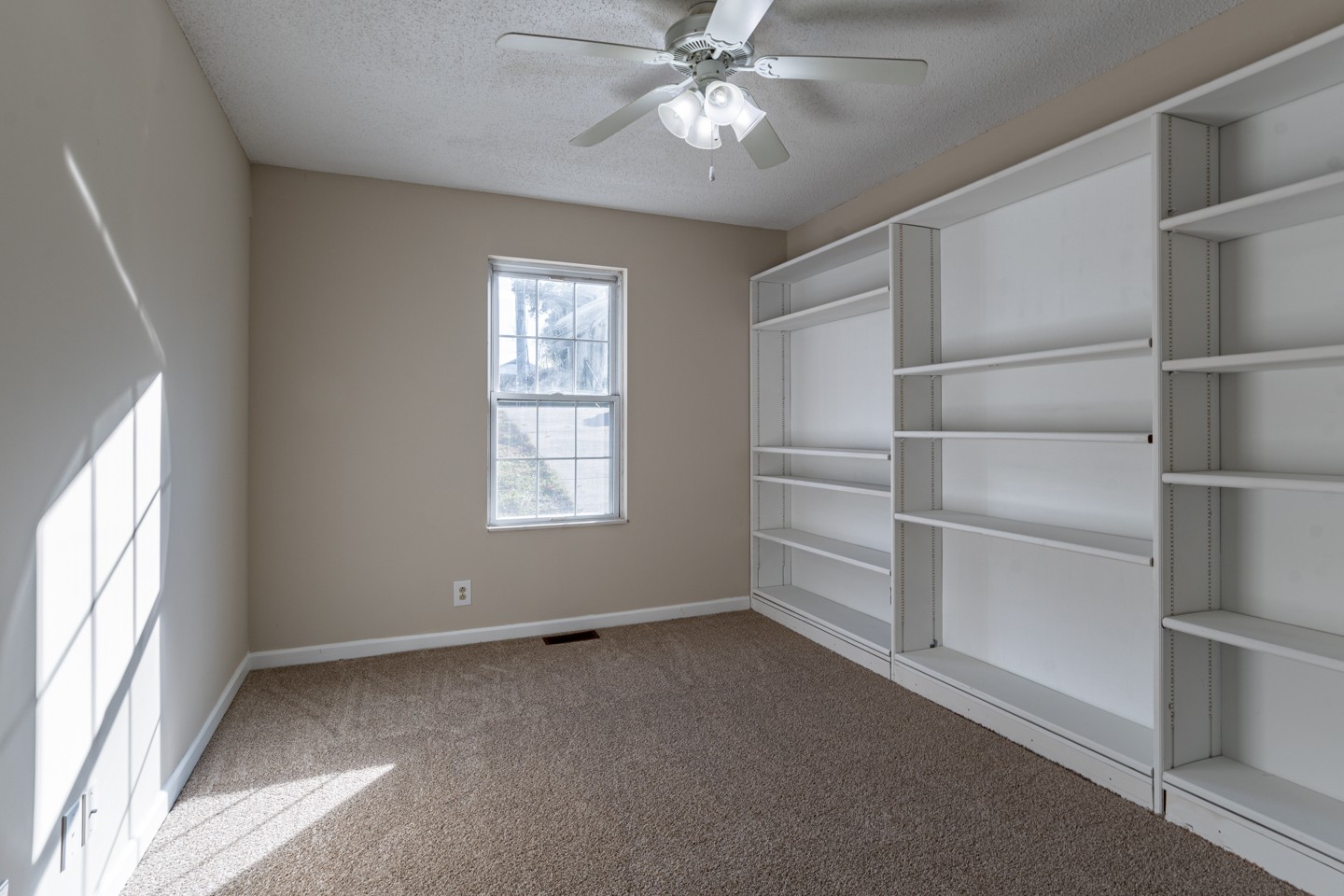 425 McMurry Road Clarksville, TN 37042 - Photo 10 of 16 Gallery Image 10