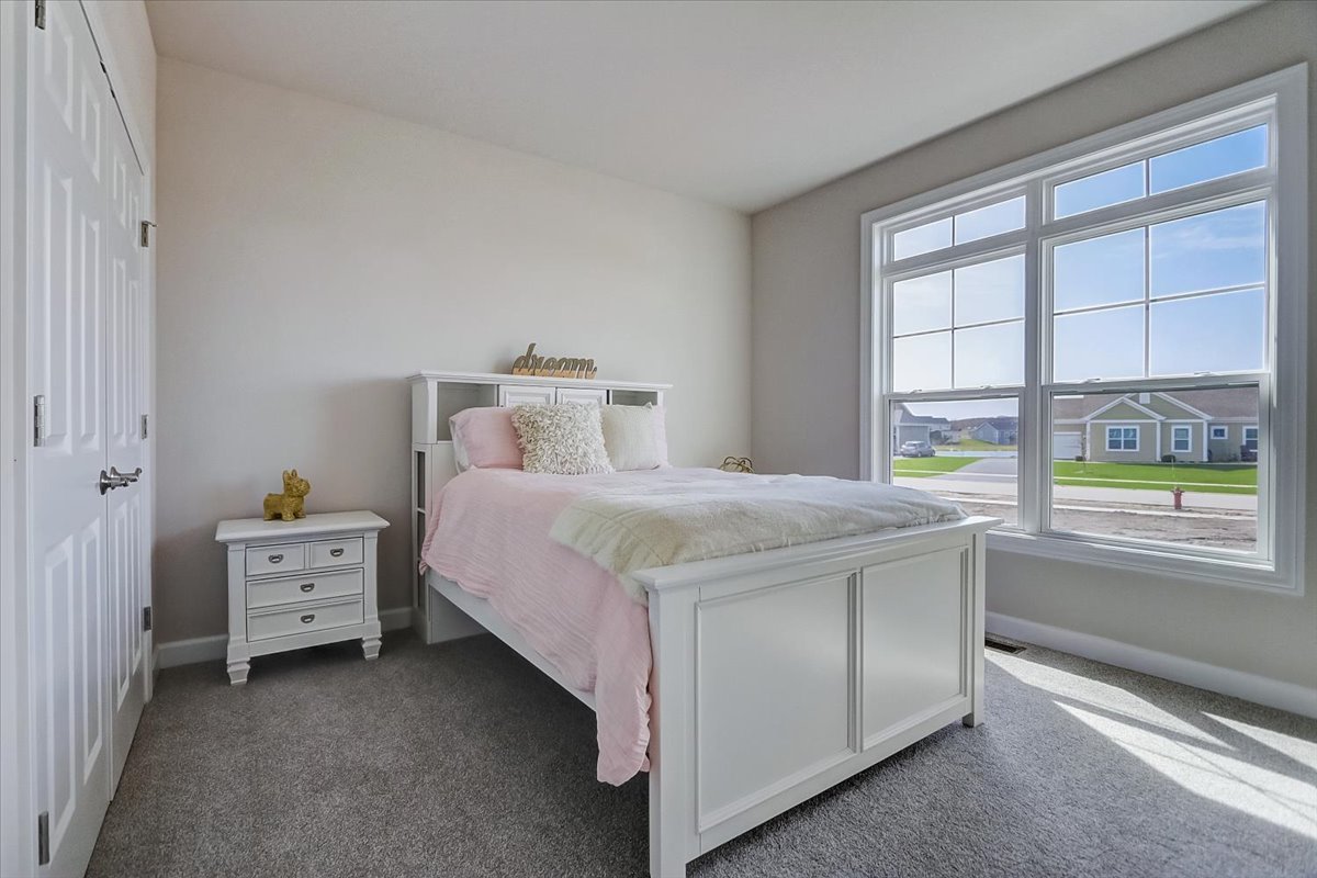 39-w553 Carl Sandburg Road St. Charles, IL 60175 - Photo 25 of 49 a spacious bedroom with a bed and a window