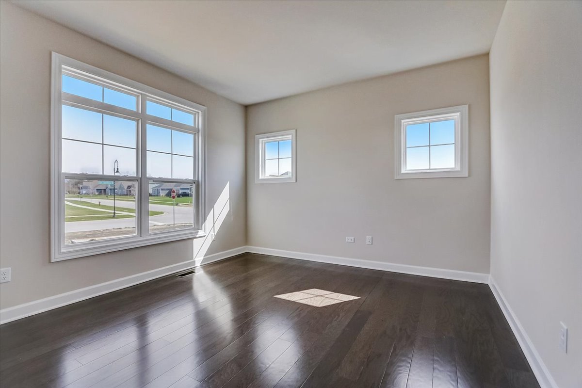 39-w553 Carl Sandburg Road St. Charles, IL 60175 - Photo 30 of 49 a view of a livingroom with wooden floor and a window
