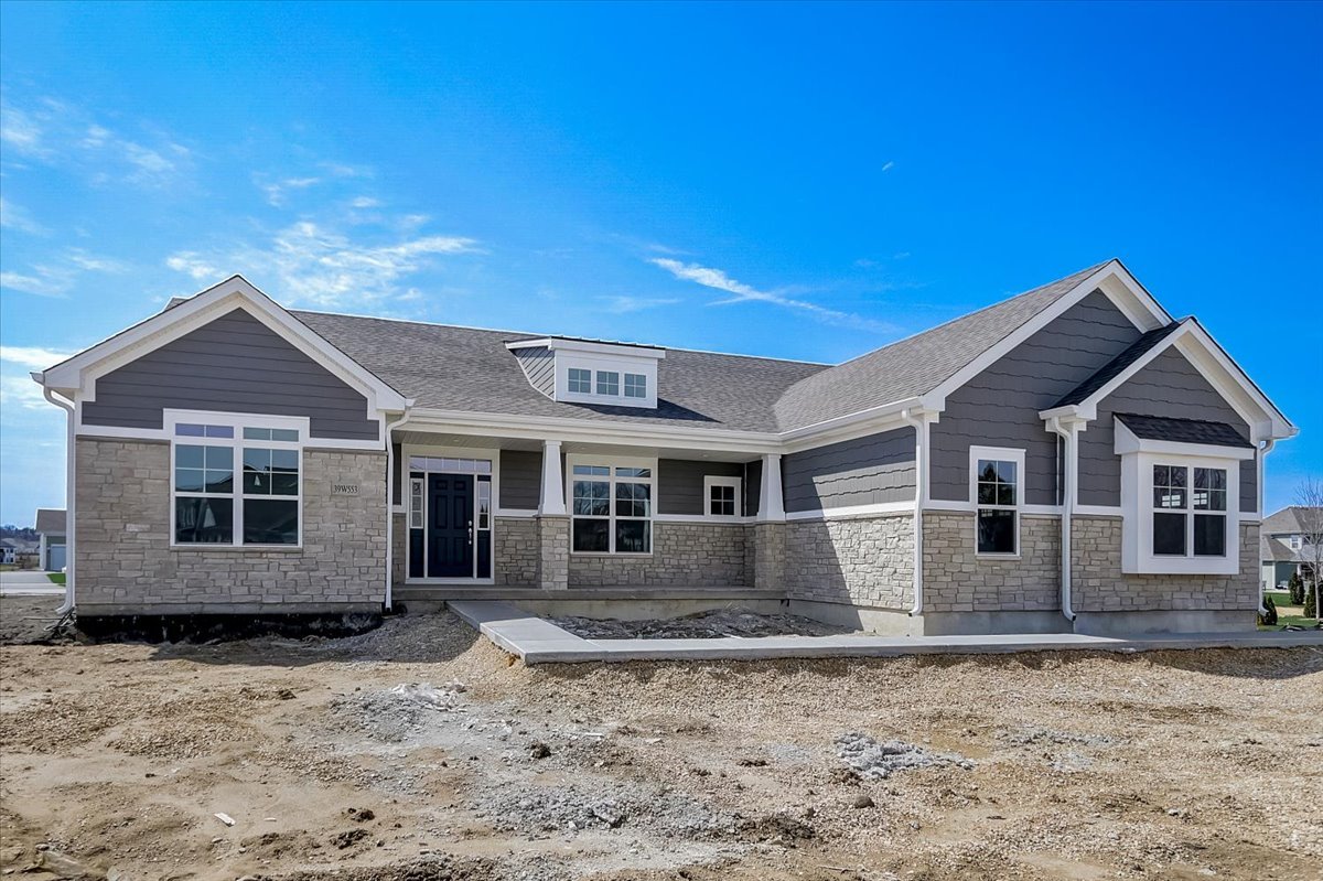 39-w553 Carl Sandburg Road St. Charles, IL 60175 - Photo 3 of 49 a front view of a house with a yard