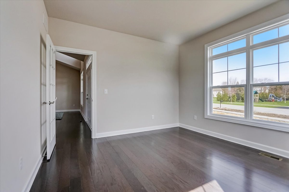 39-w553 Carl Sandburg Road St. Charles, IL 60175 - Photo 31 of 49 a view of a hallway with wooden floor and a window