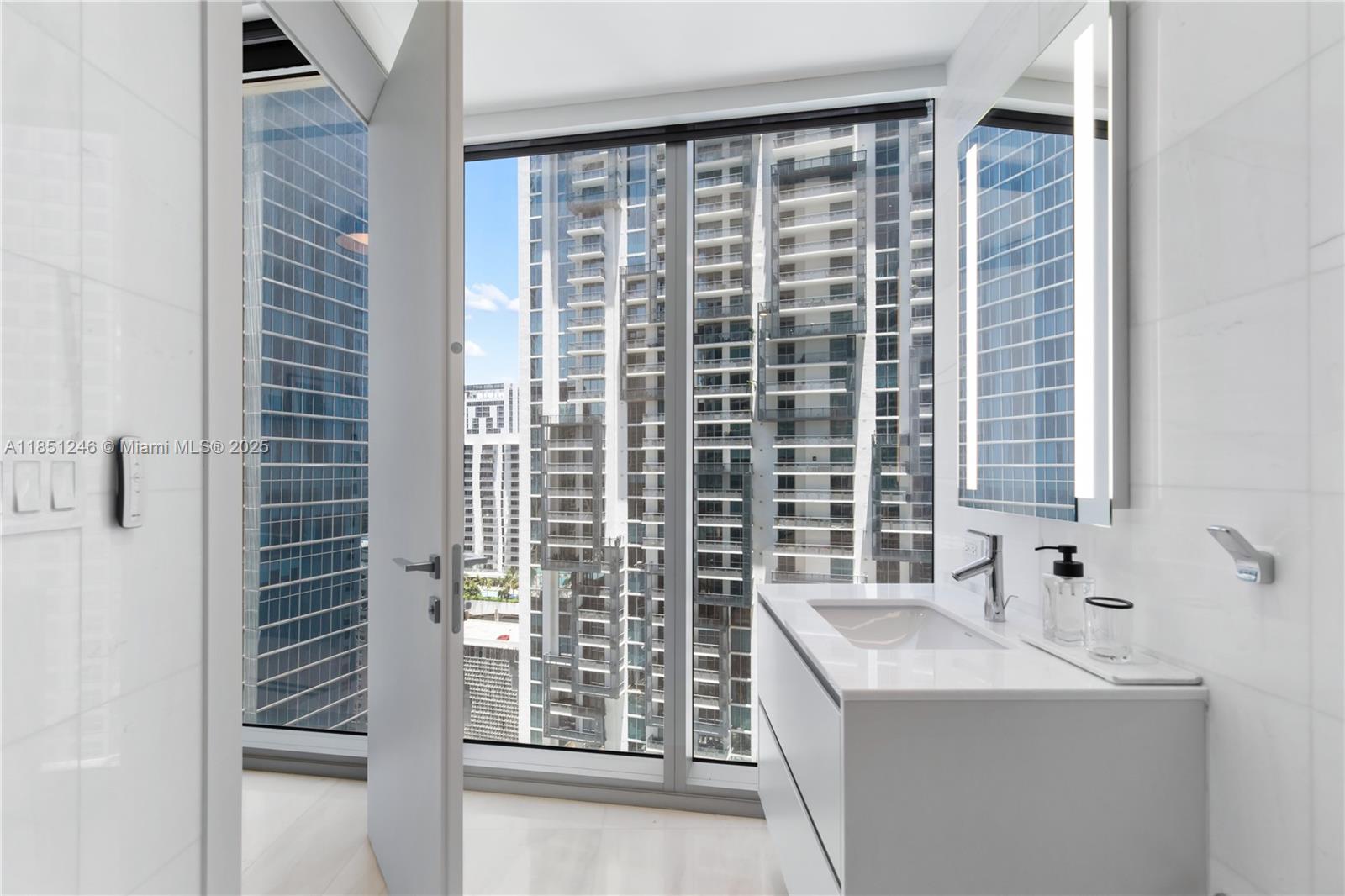 300 Biscayne Blvd Way, Unit 2504C Miami, FL 33131 - Photo 31 of 70