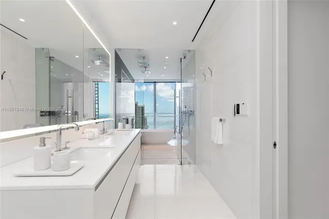 $32,000 | 300 Biscayne Blvd Way, Unit 2504C, Miami, FL 33131