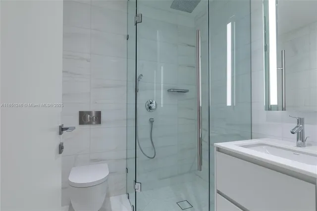 $32,000 | 300 Biscayne Blvd Way, Unit 2504C, Miami, FL 33131