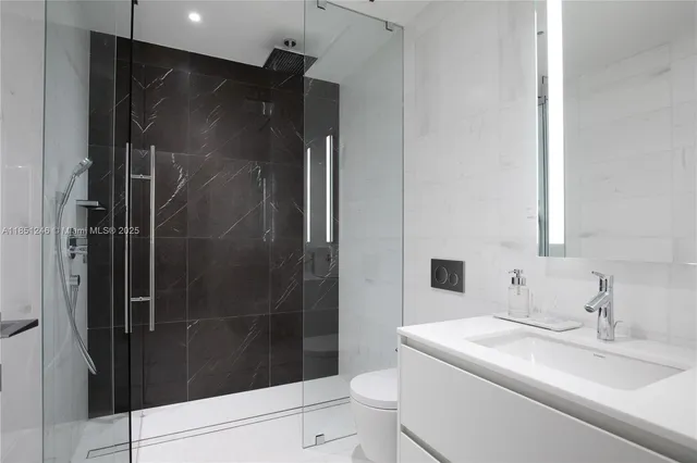 $32,000 | 300 Biscayne Blvd Way, Unit 2504C, Miami, FL 33131