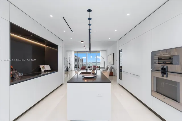 $32,000 | 300 Biscayne Blvd Way, Unit 2504C, Miami, FL 33131