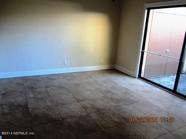 1226 The Grove Road, Unit 16 Orange Park, FL 32073 - Photo 3 of 7 family room