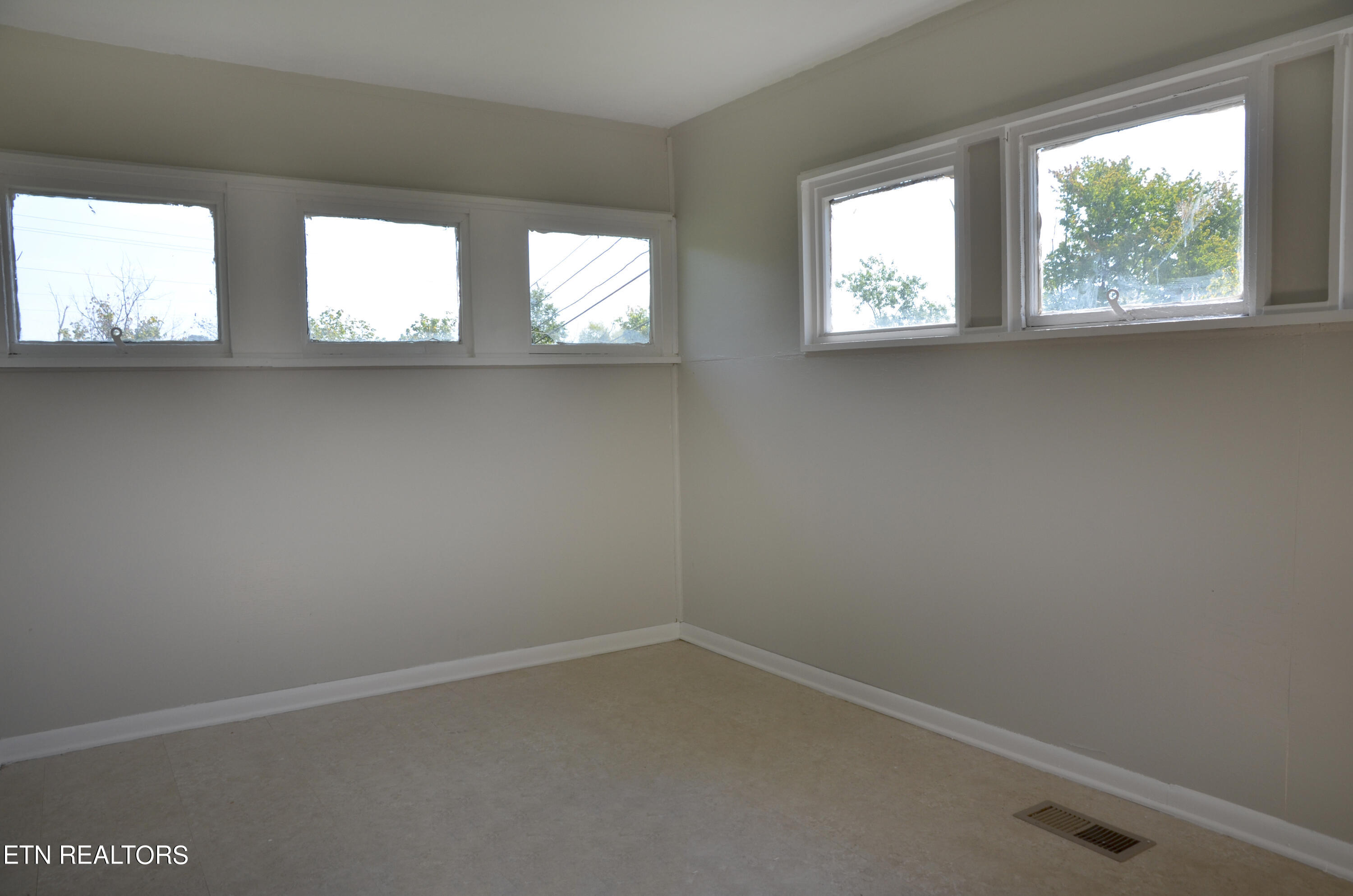 7627 Blueberry Road Powell, TN 37849 - Photo 10 of 15 2nd Bedroom