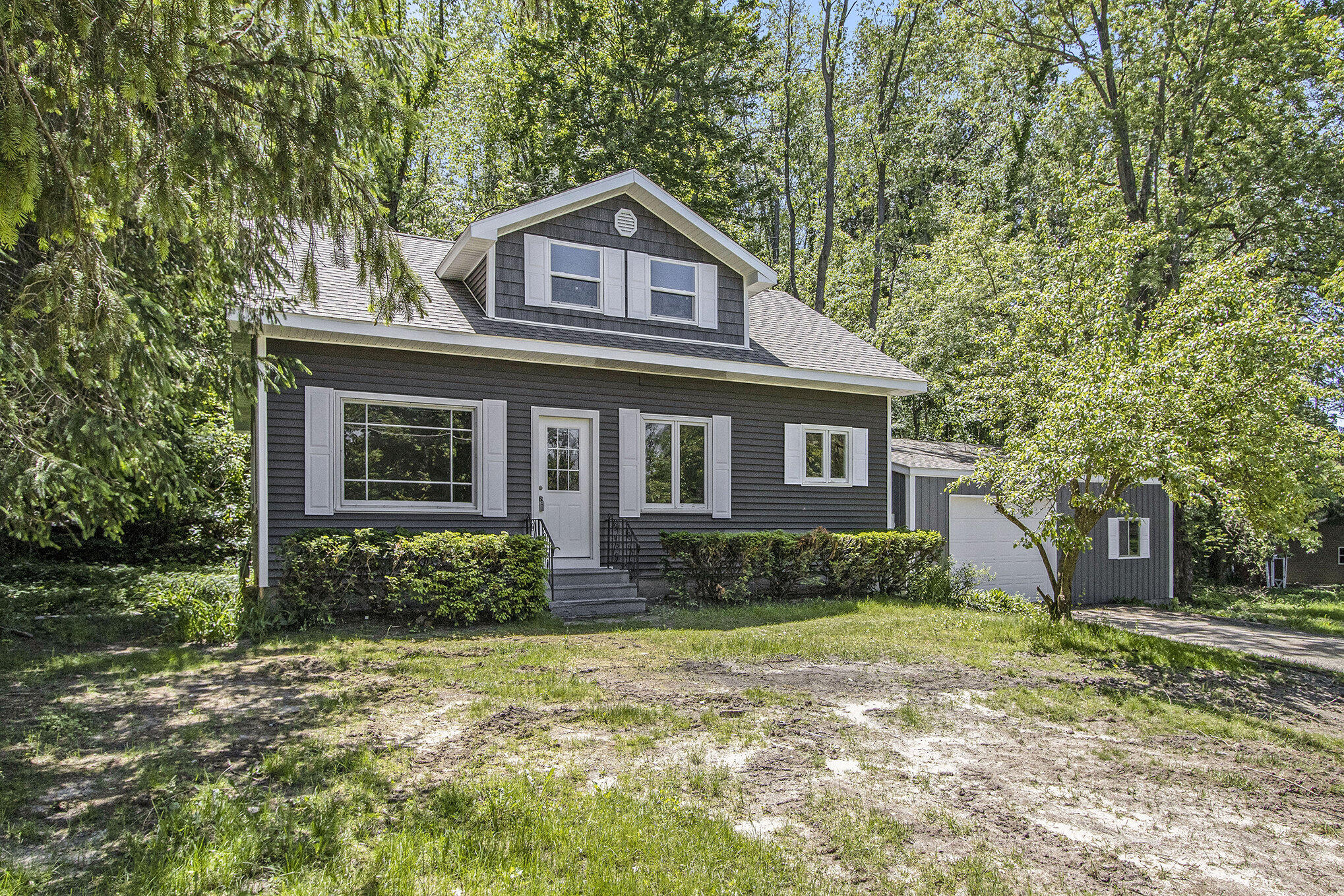381 Hickory Road Battle Creek, MI 49017 - Photo 1 of 17 002_381whickory_1