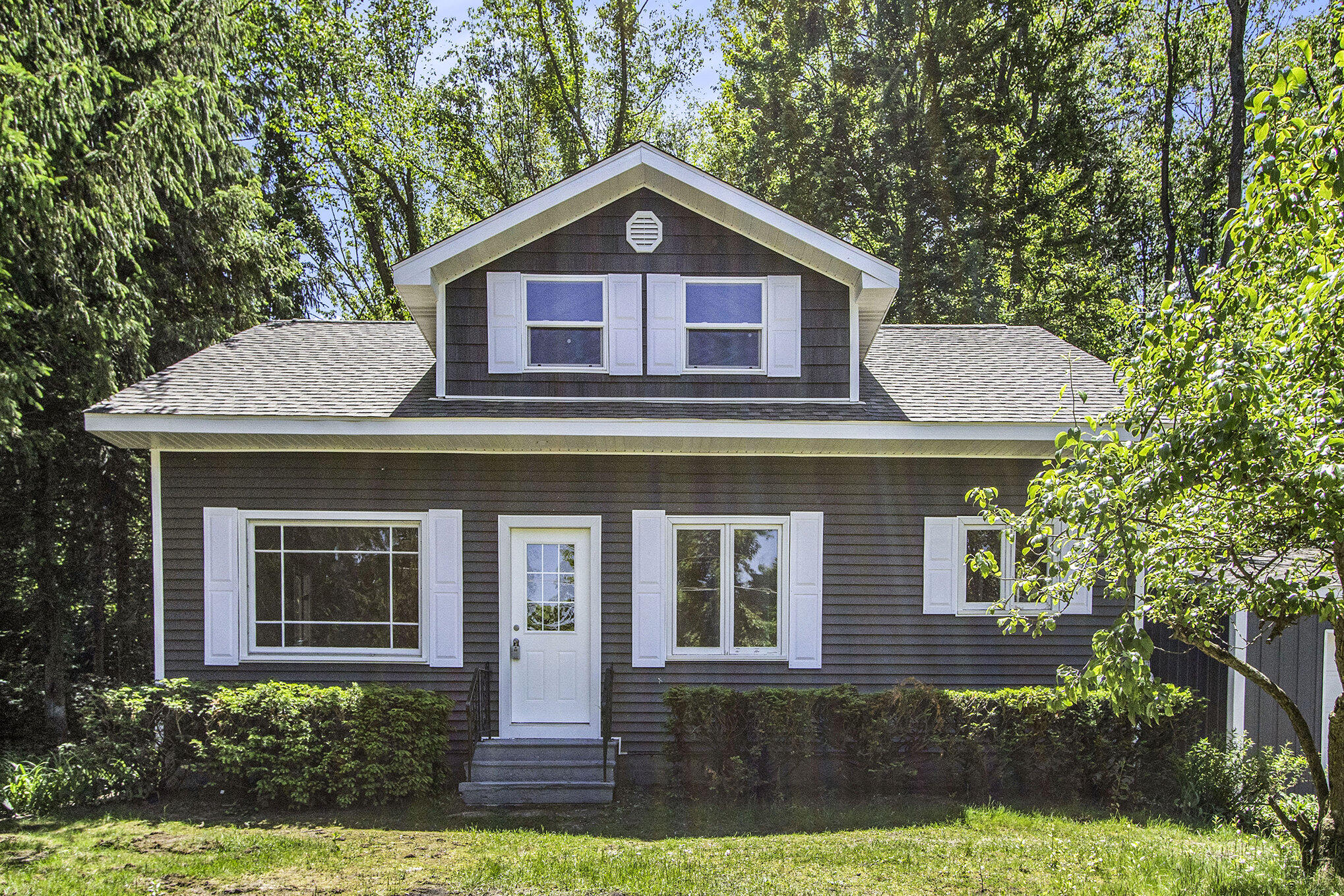 381 Hickory Road Battle Creek, MI 49017 - Photo 2 of 17 001_381whickory_2