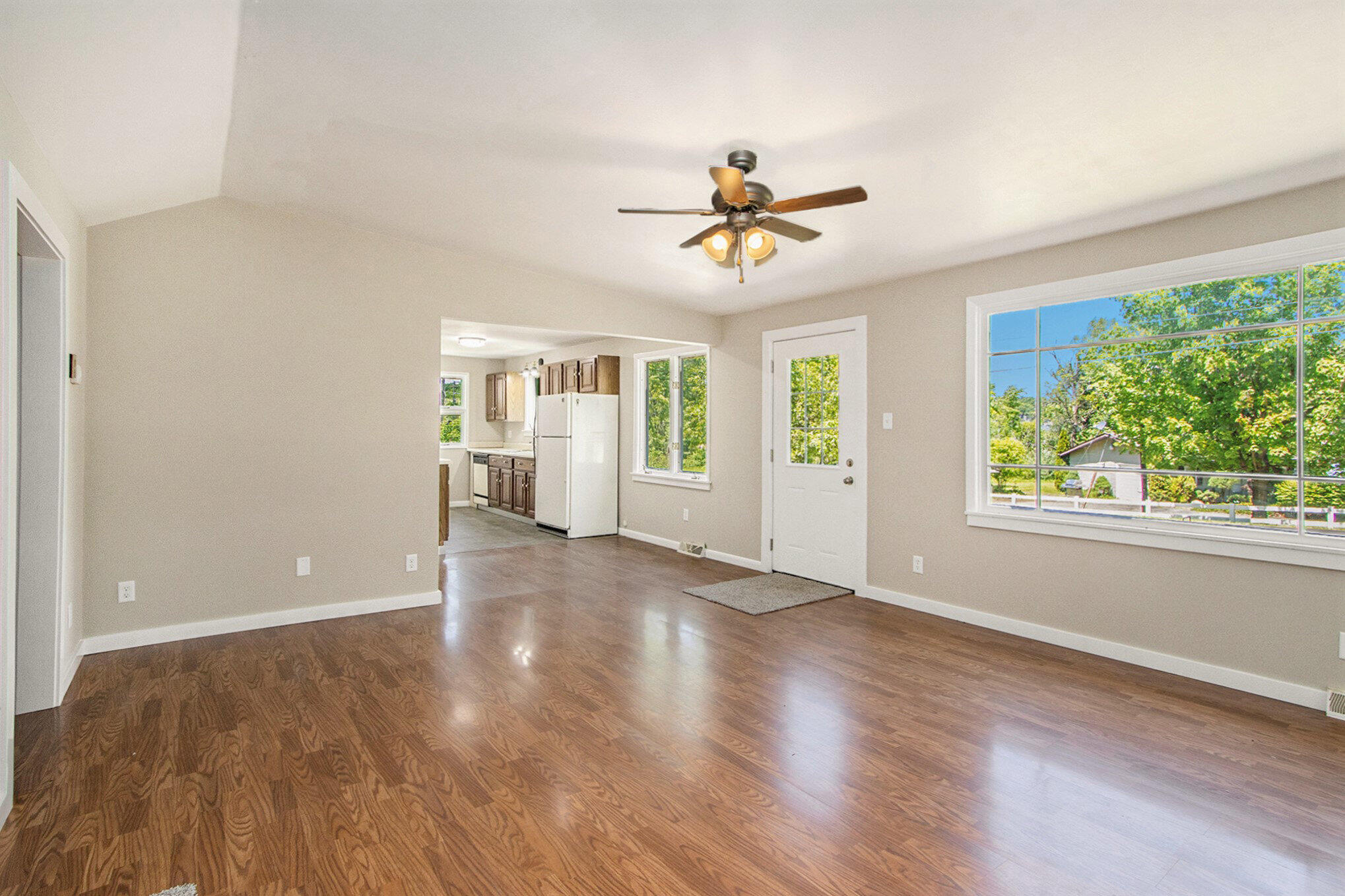381 Hickory Road Battle Creek, MI 49017 - Photo 4 of 17 004_381whickory_15