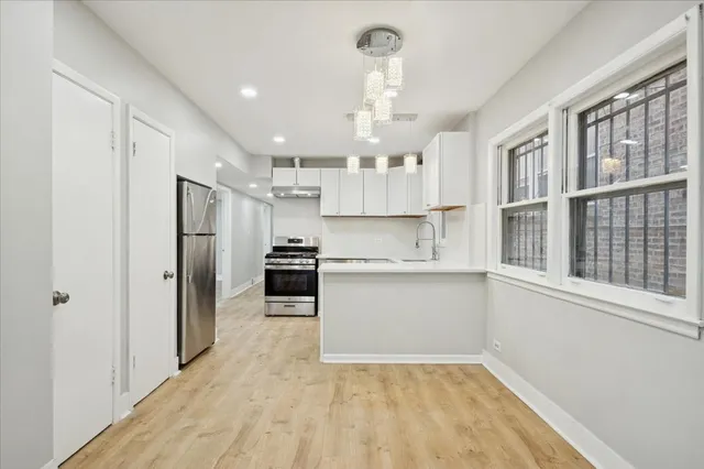 $2,600 | 2623 West Arthur Avenue, Unit 1, Chicago, IL 60645