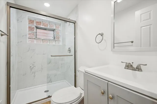 $2,600 | 2623 West Arthur Avenue, Unit 1, Chicago, IL 60645
